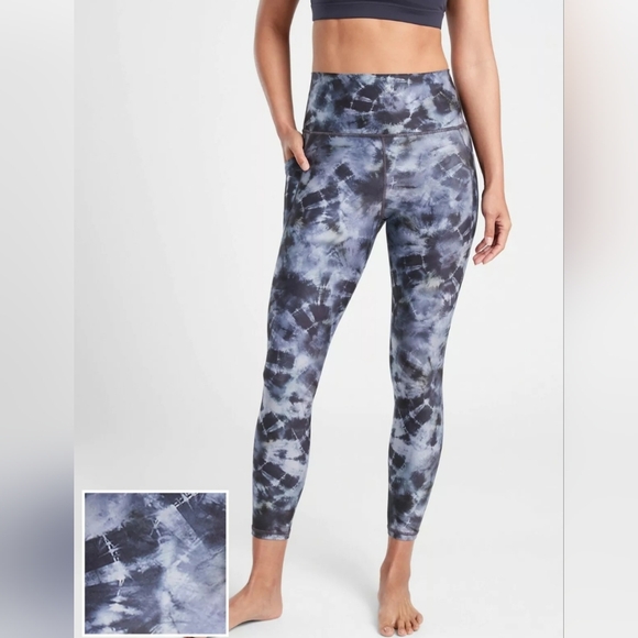 Athleta Pants - Athleta salutation stash pocket II printed 7/8 tights. Size 2X.